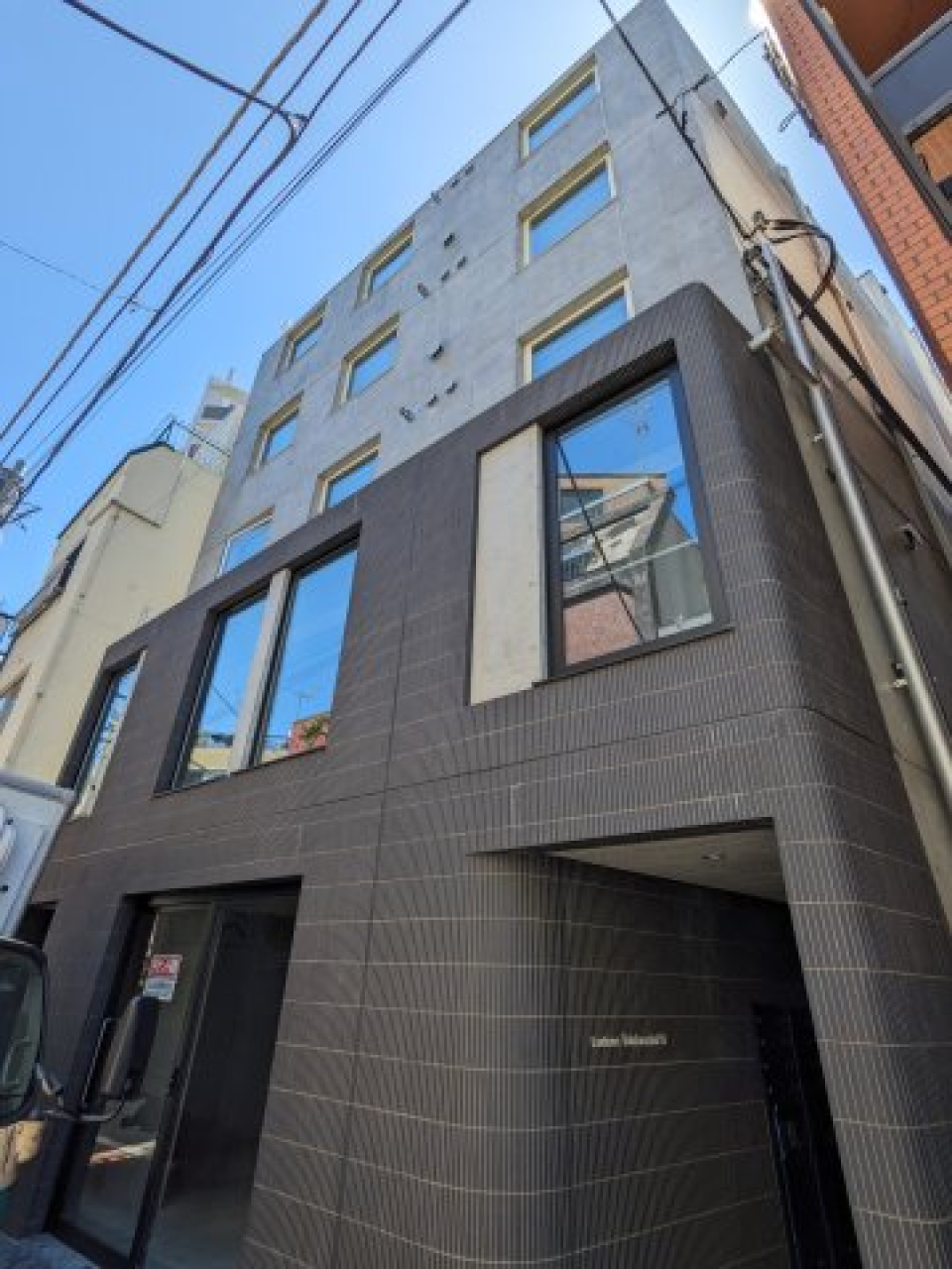 ５階建ての建物の３階にあるお部屋です。