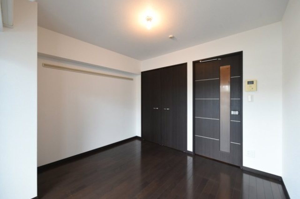 照明を変えて、お部屋全体の雰囲気を変えるのもいいですね。