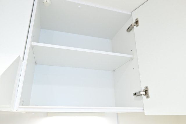 キッチン上にも実は収納スペースが。助かりますよね。