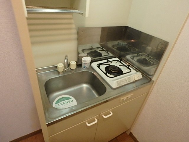 1口ガスコンロのコンパクトなキッチンです。