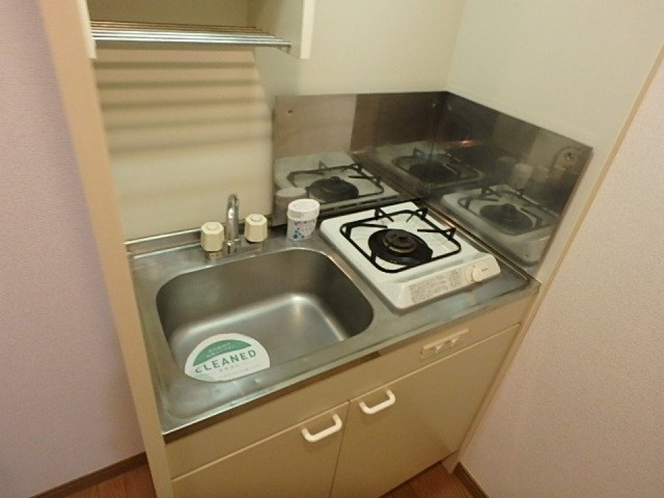 1口ガスコンロのコンパクトなキッチンです。