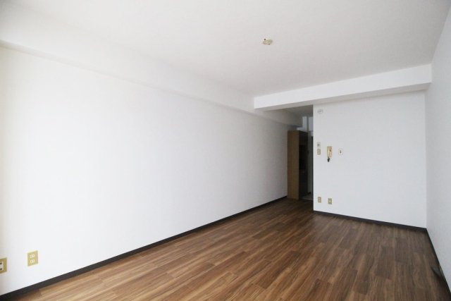 駅から2分の1R。
古書店で有名な街神保町。仕事帰りにお気に入りの本を見つけ、ゆっくりお家で読む習慣も楽しそうですよね。