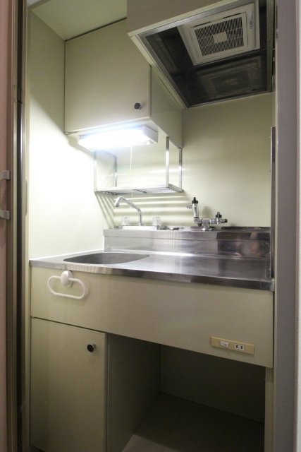 少し懐かしさを感じるキッチン。故郷を思い返して、思い出の味を作るのもいいですね♪