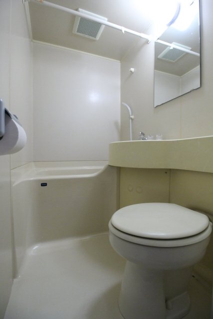 浴室乾燥機付きのバスルーム！清潔感のあるユニットバスです！