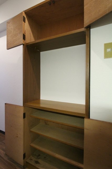 シューズBOX。上段下段フルに使えるのが嬉しいところです。真ん中のスペースは好きなものを置いてください♪