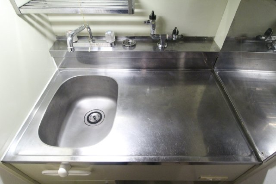 キッチンは、お掃除が楽なコンパクトサイズ。
ガスコンロ設置可。