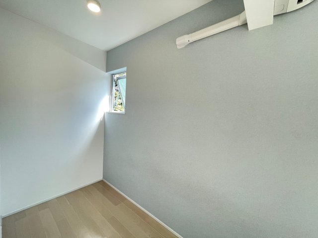 トイレ横のスペースは1.8畳あります。