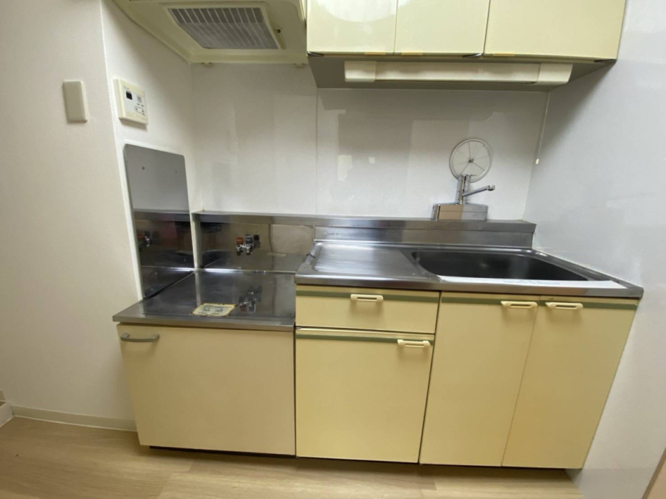 キッチンは収納スペースが沢山あるので、買いすぎちゃった！の時に役立ちます！