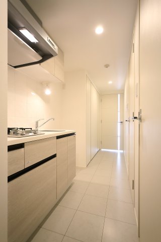 キッチンも、お部屋のイメージを崩さないウッドテイストです。はい。オシャレ。