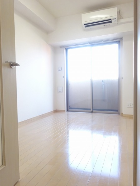 南東向きで太陽の光を取り入れやすそうです。