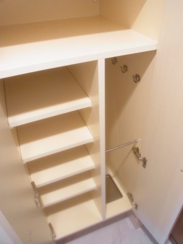 シューズボックスは細かく区分けされていて、整頓しやすそうです。※参考写真