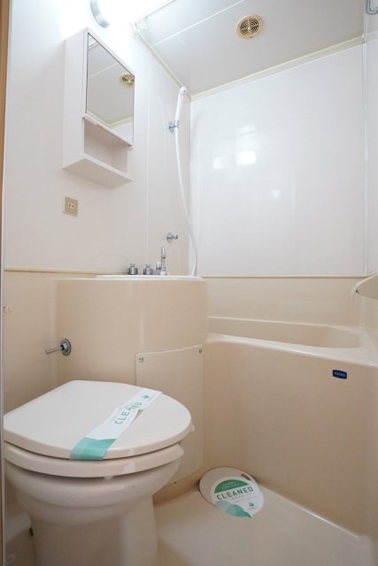 清潔感のあるユニットバス。