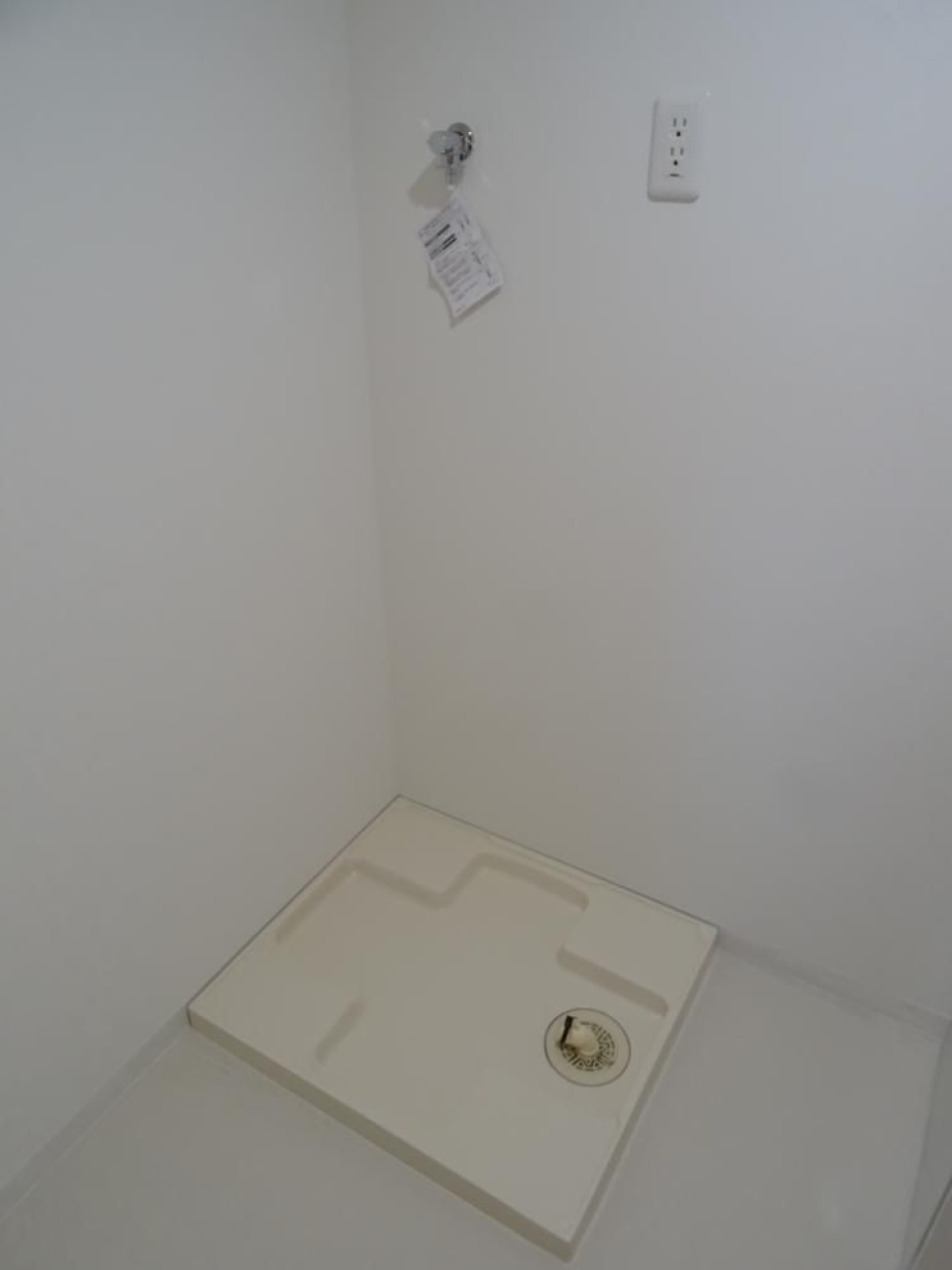 隣に室内洗濯機置き場