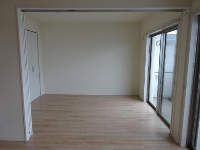 リビングの隣には洋室①5.6帖