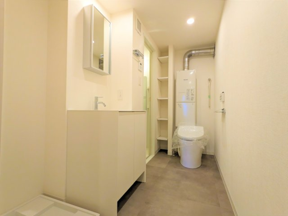 トイレ、洗面台は同じ空間にあります。