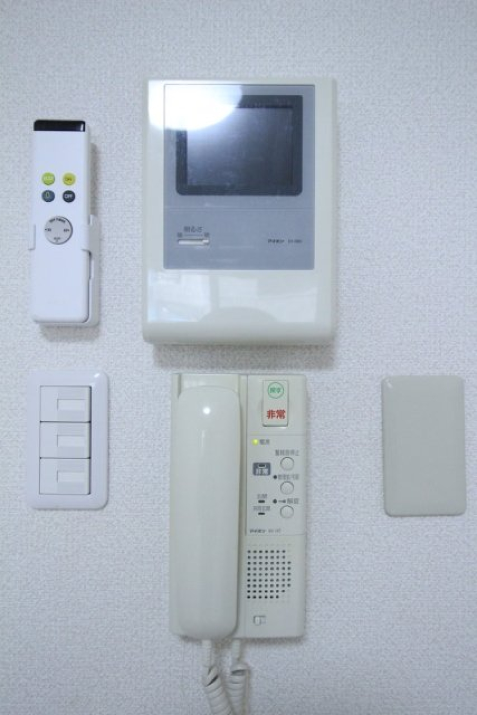 モニター付オートロックになっています。