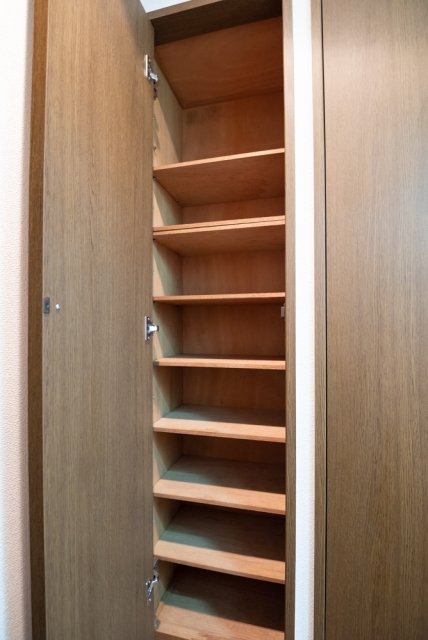 ゆとりのある容量のシューズボックスです。