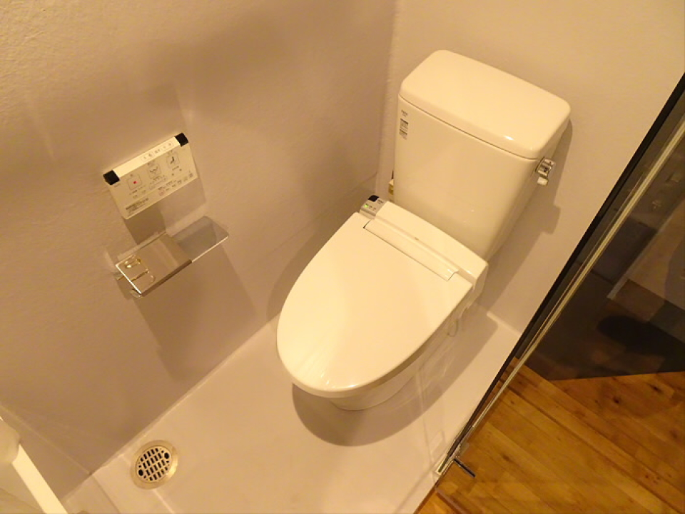 トイレも透けちゃっています。