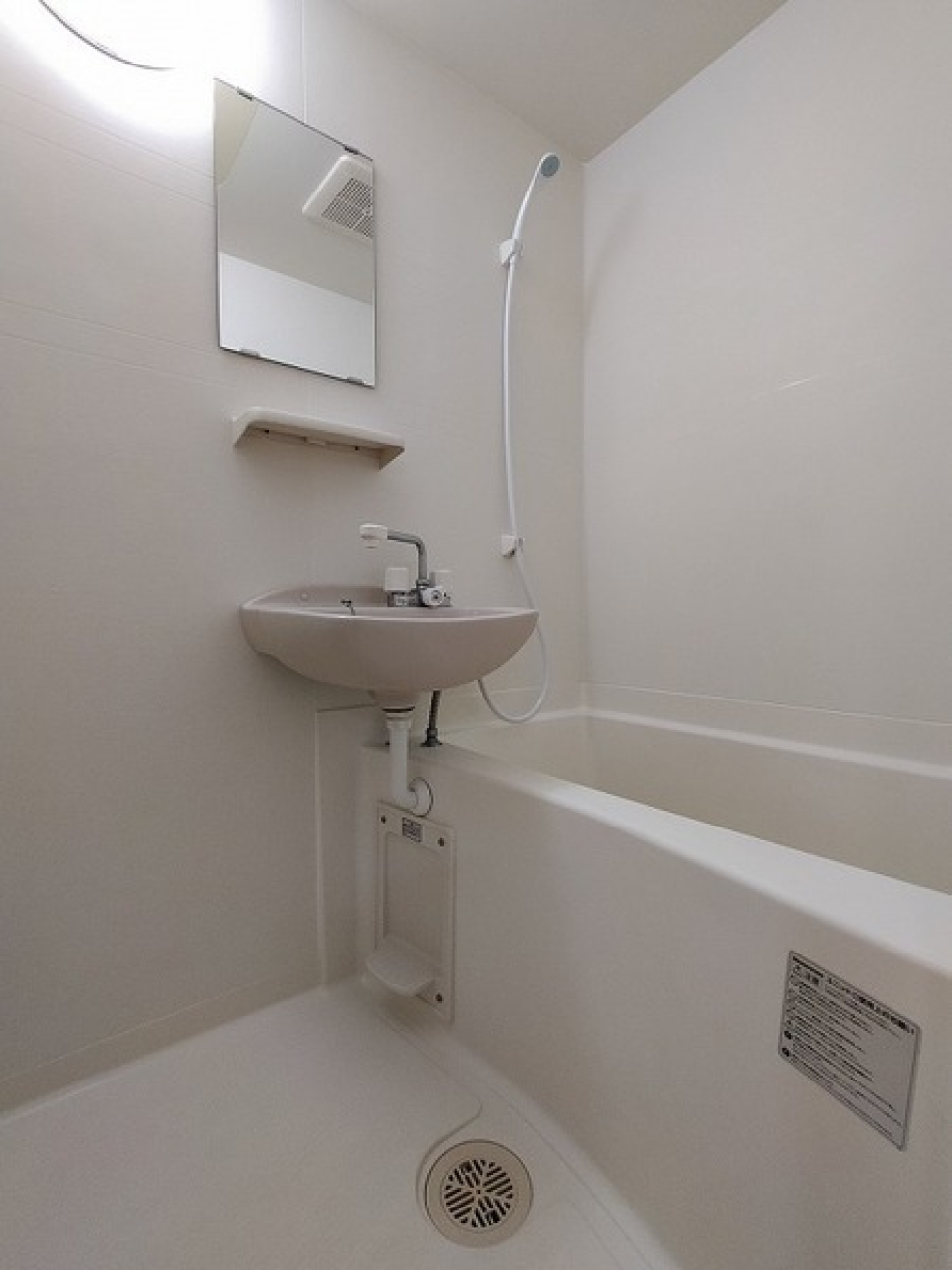 お掃除が楽な2点ユニットバスです。