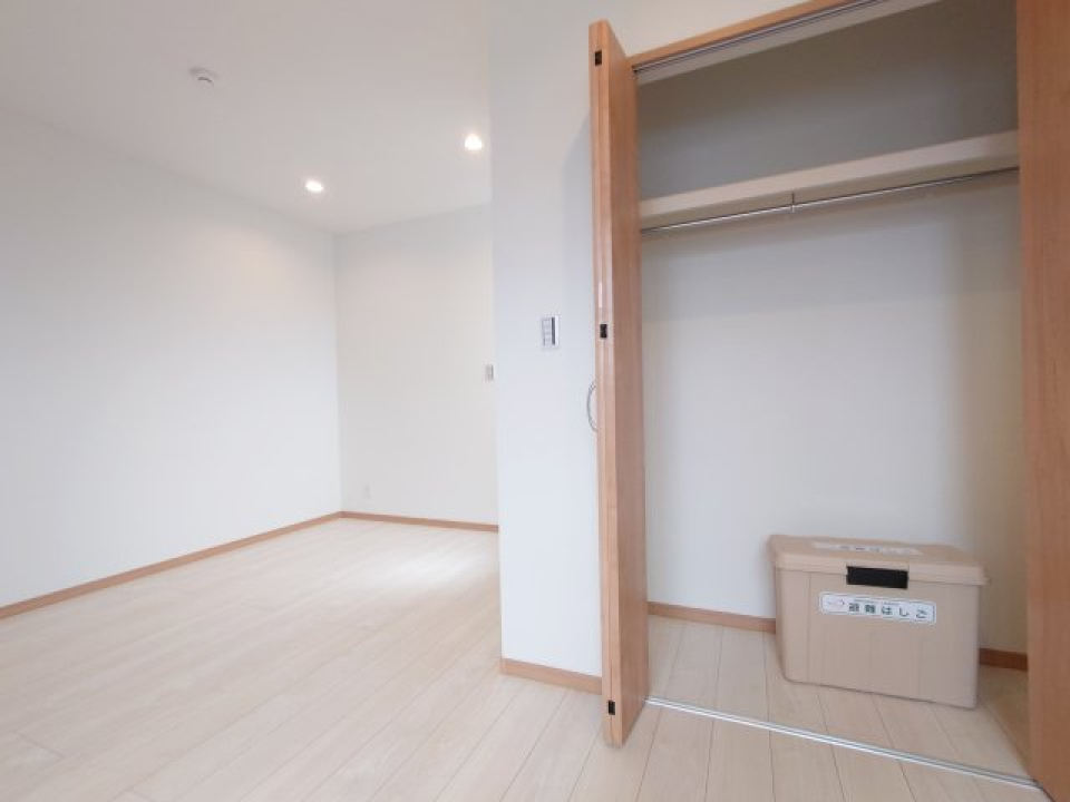 クローゼットの中の様子です。避難用はしごが設置されています。