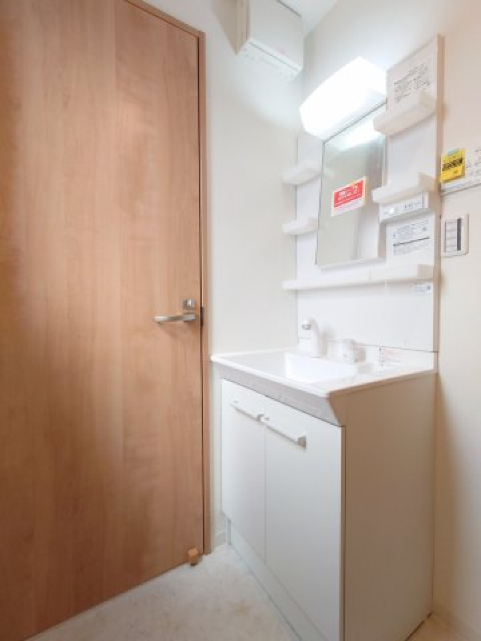 嬉しい独立洗面台です。