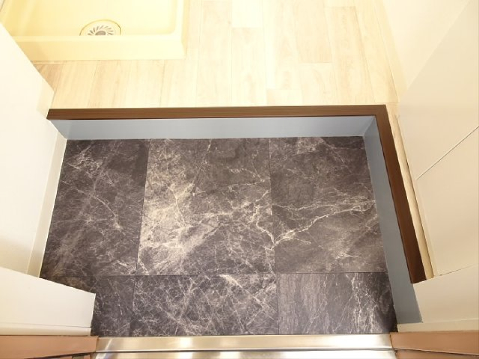 大理石調のタイルの玄関です。