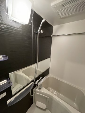 浴室です。シンプルな造りです。
※別号室同室タイプ