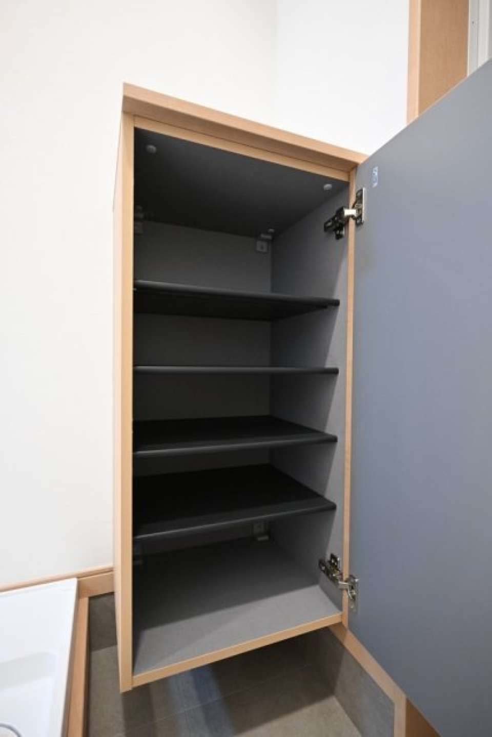 ひとり暮らしにはちょうどいい容量のシューズボックスです。