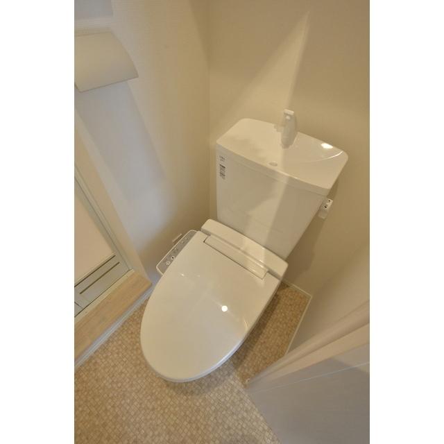 トイレは個室にあります。