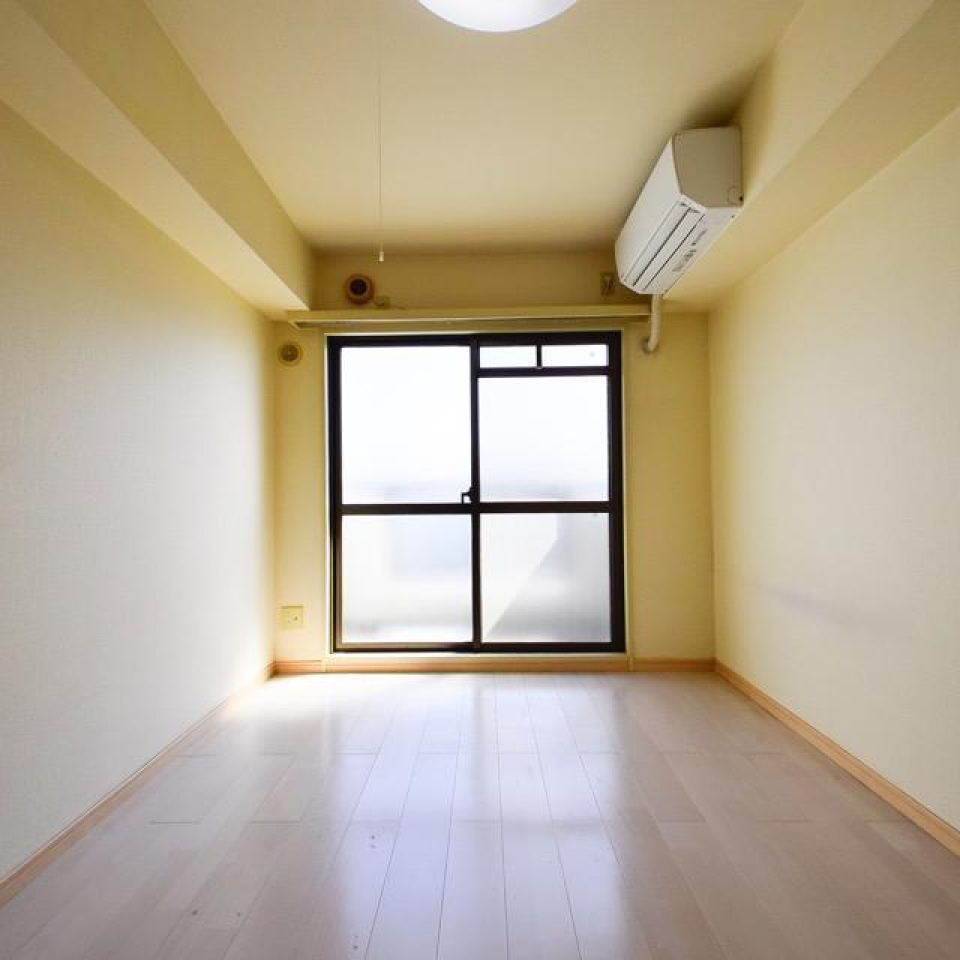 南向きの洋室になります。