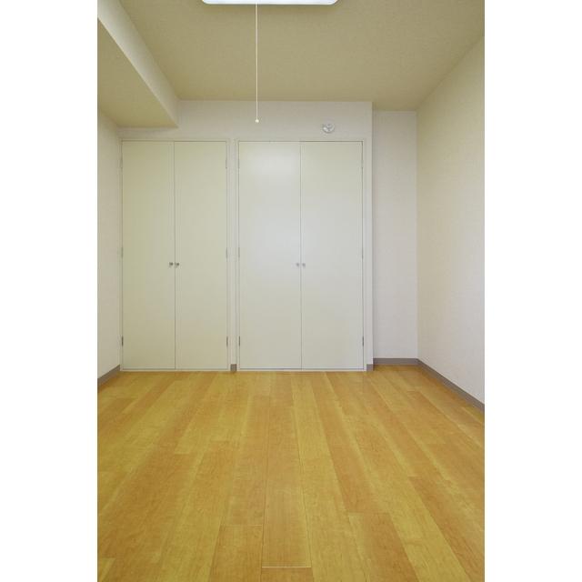 洋室にはクローゼットが付いています。