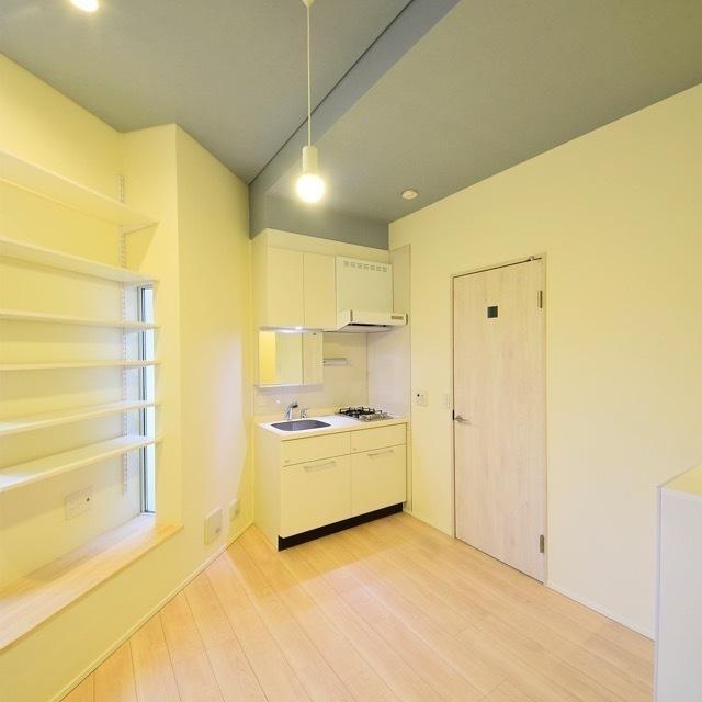 裸電球が存在感あります。