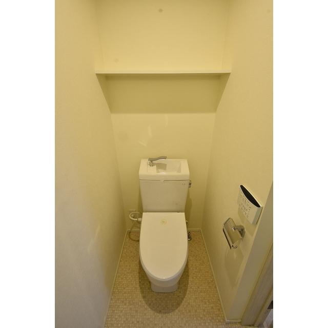 棚があるので日用品をストックするのに便利。