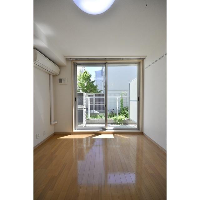 南向きで自然光が入ります。