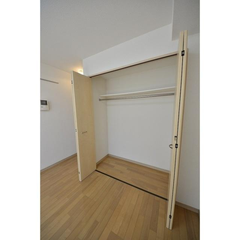 幅にゆとりがある収納です。