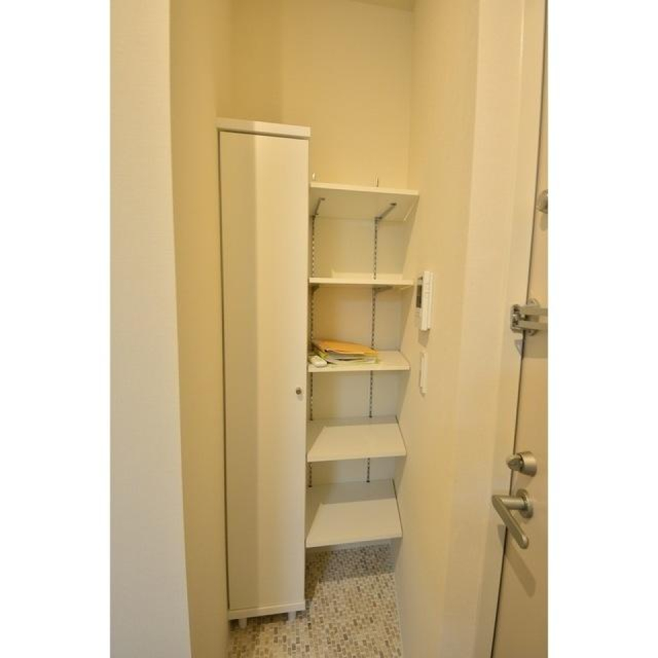 シューズボックスと収納が完備されています。