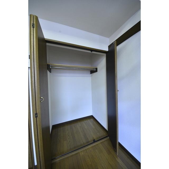 奥行きのある収納が付いています。