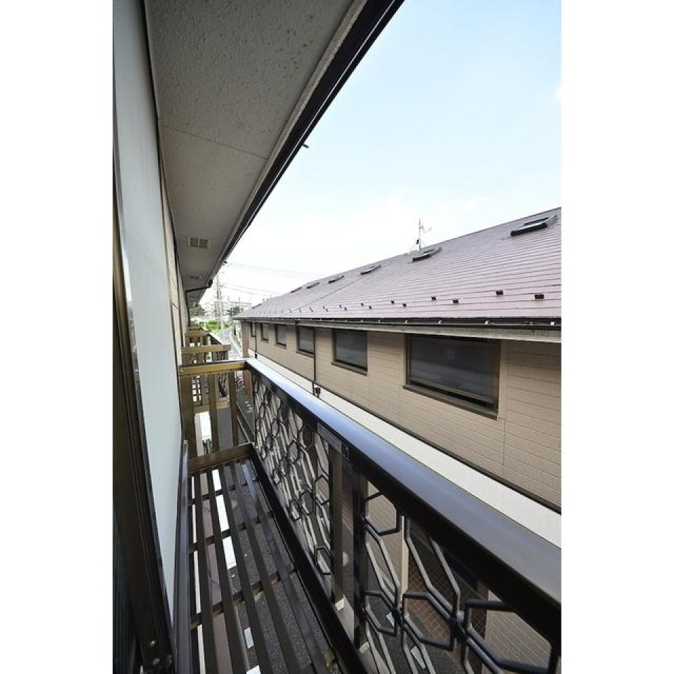 フラワーボックス。南向きなので植物もすくすく育ちそう。