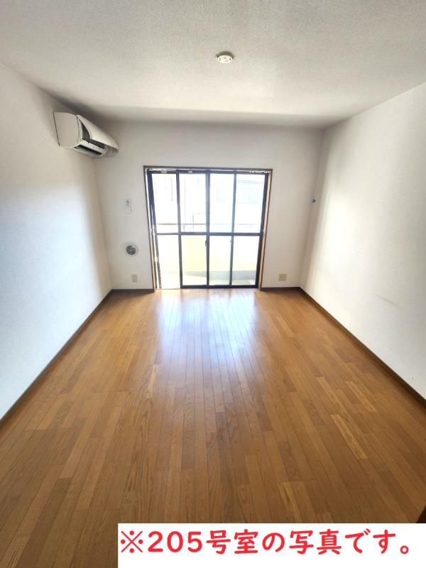 南向きの７．３帖の洋室です。