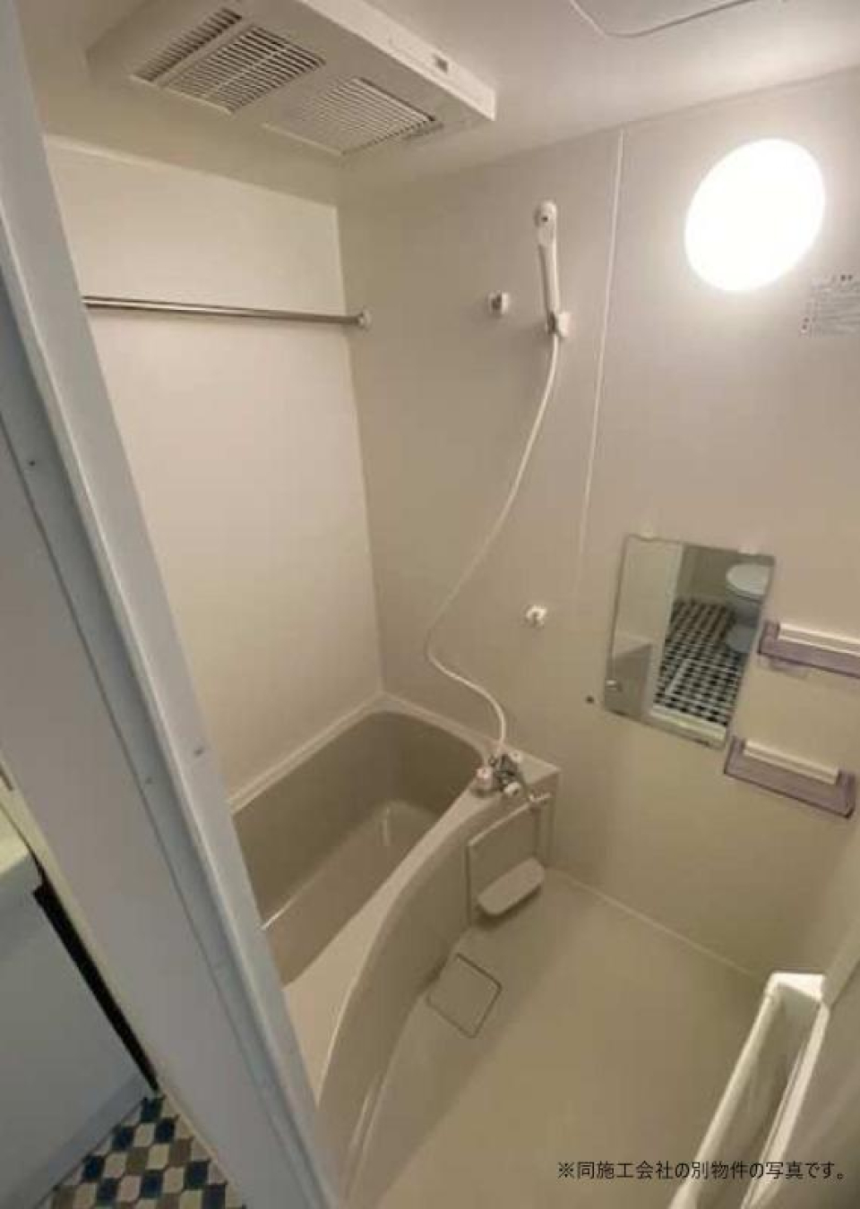 浴室は独立しているので、ゆったりとお湯に浸かることができそうです。