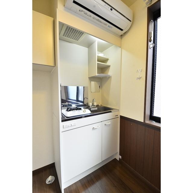 キッチン上部にエアコンが！！