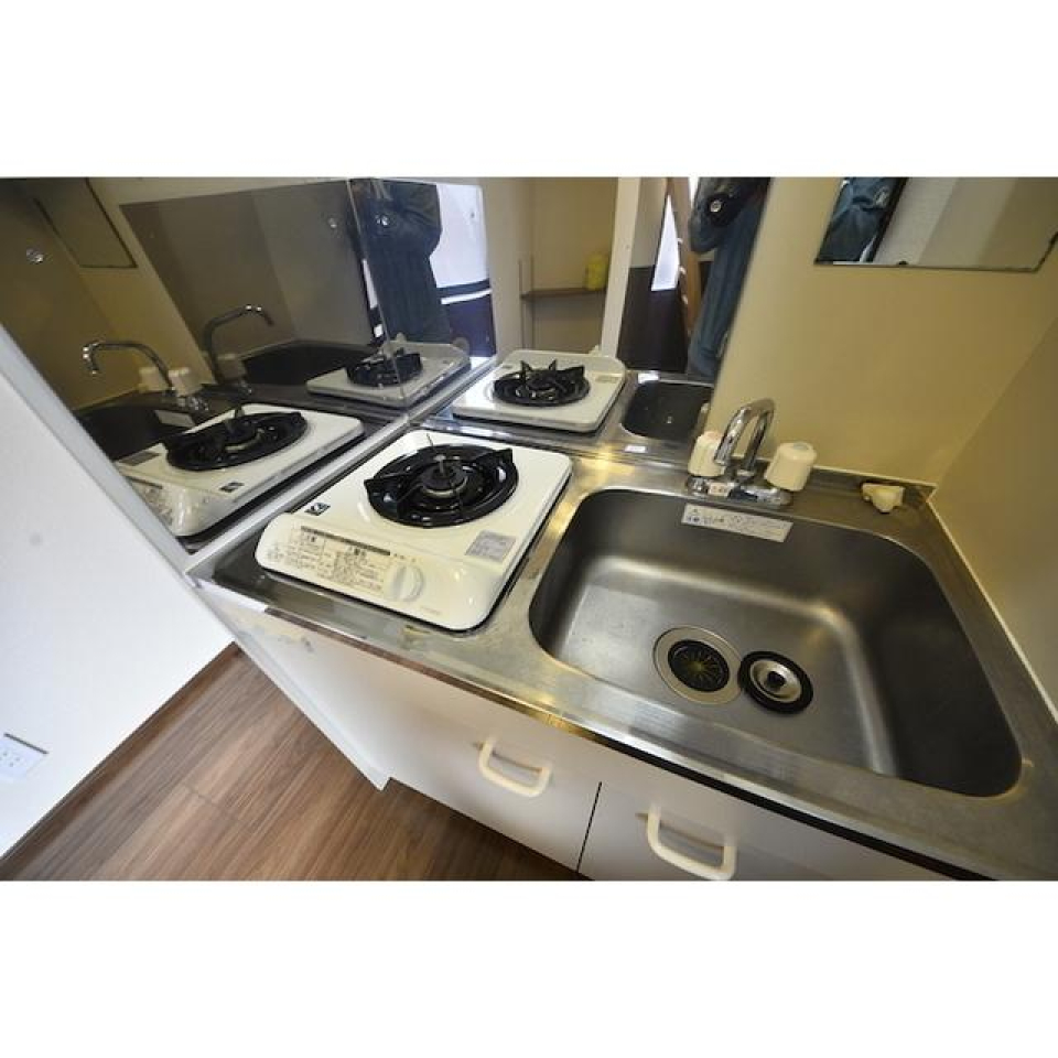 1口コンロでコンパクトなキッチン。お湯を沸かすくらいならちょうどいい。