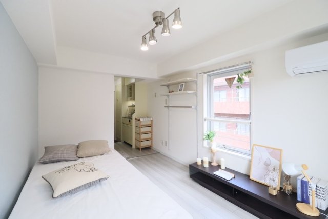 都会だけど歴史を感じられる場所、世田谷。
白い壁が部屋全体を開放的に見せてくれるお部屋です。

家具･小物はイメージです