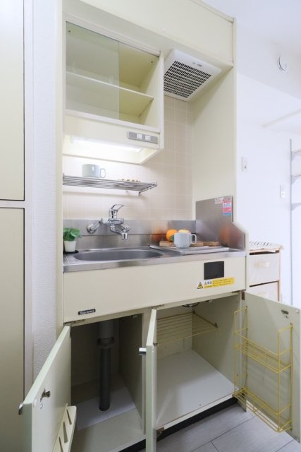 キッチンはコンパクトながら、収納能力もバッチリ！
家具･小物はイメージです