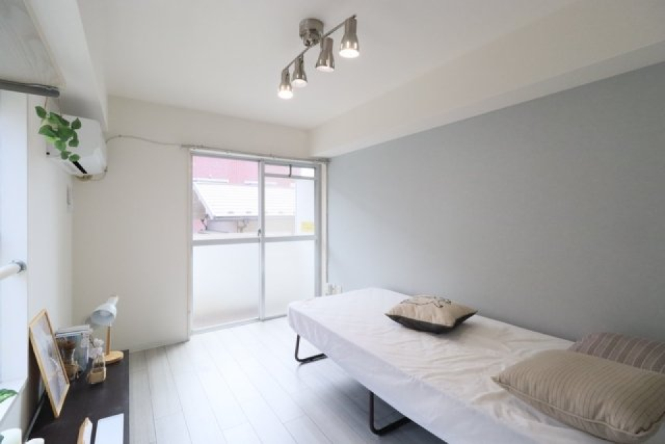 白を基調としたお部屋なので、インテリアにも幅が出てコーディネートが楽しくなるお部屋です！
家具･小物はイメージです