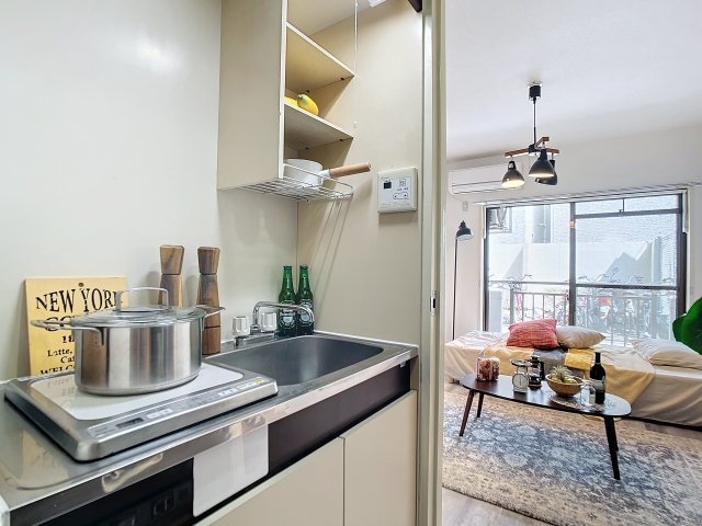 1口のIHコンロです。※家具・小物はイメージです