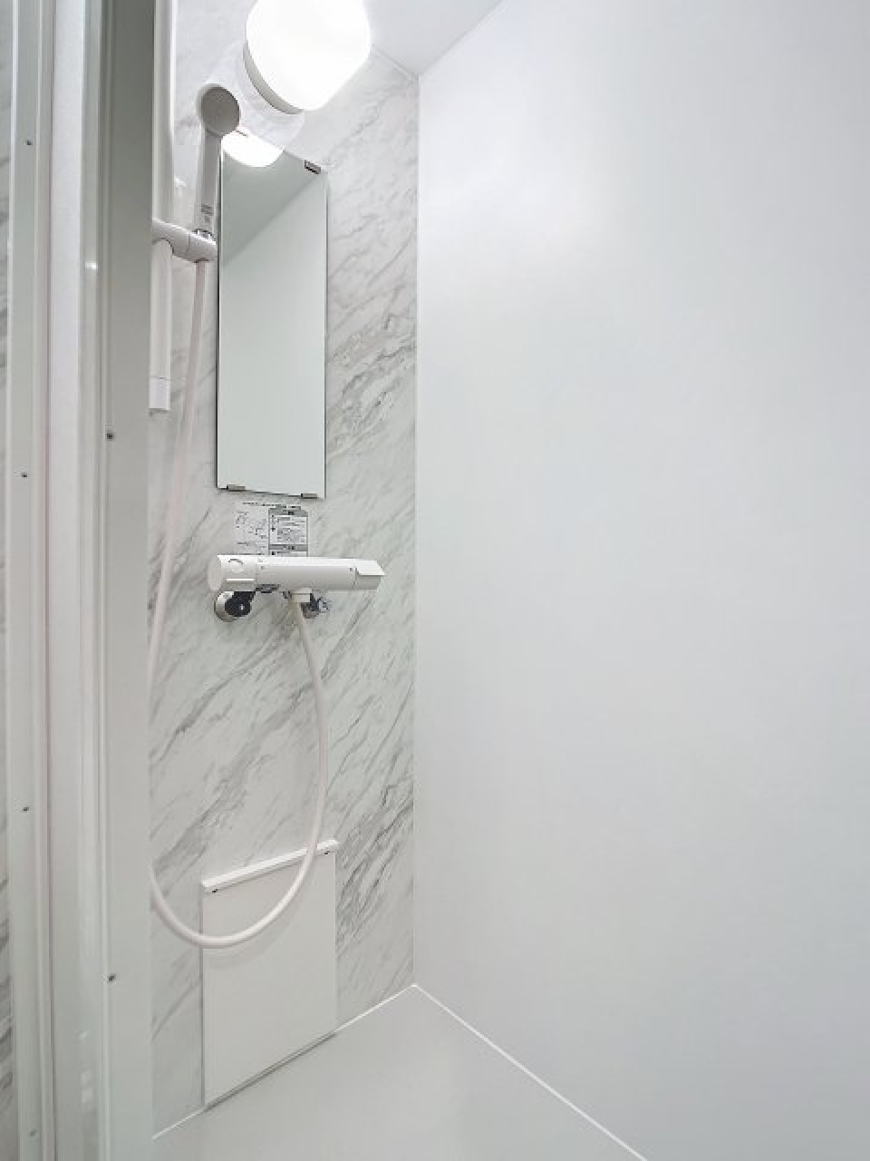 お部屋にあるのはシャワールーム！お掃除も楽々です♪