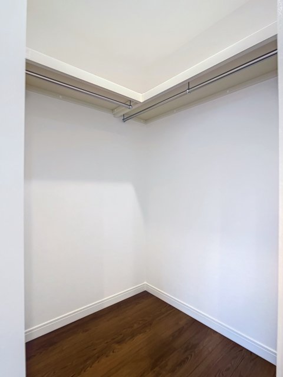 ウォークインクローゼットの様子です。