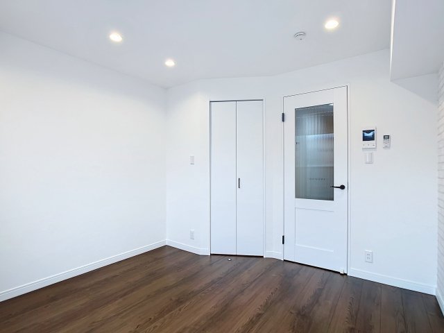 ウォークインクローゼット付きです。