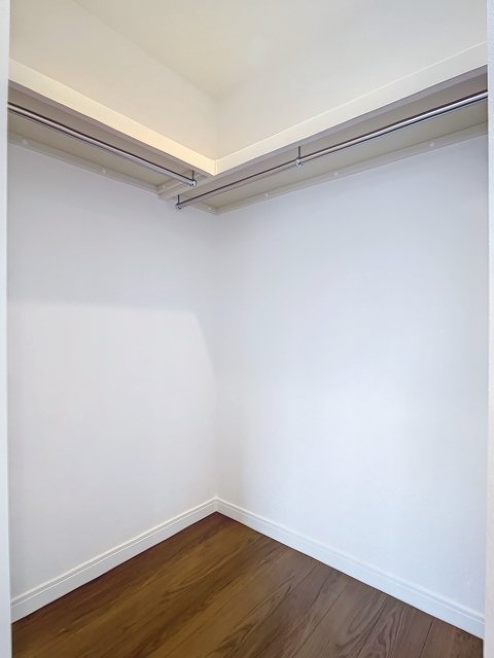 ウォークインクローゼットの中の様子です。